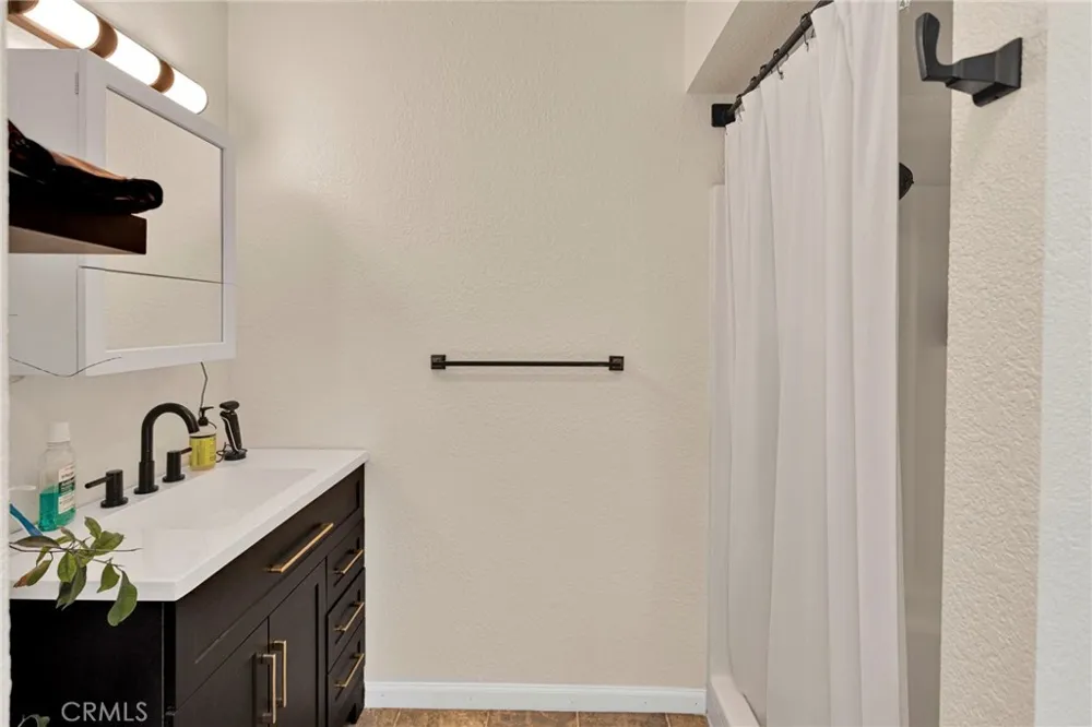 7617 Braceo Oak Hills, CA 92344