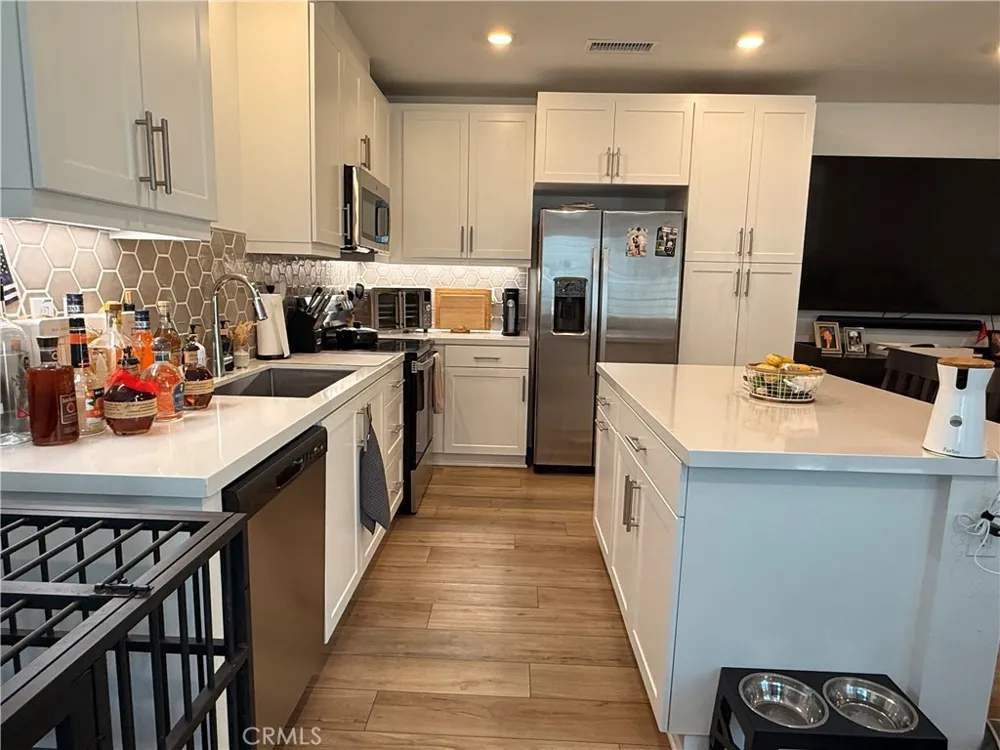 6123 Valentina way Eastvale, CA 92880