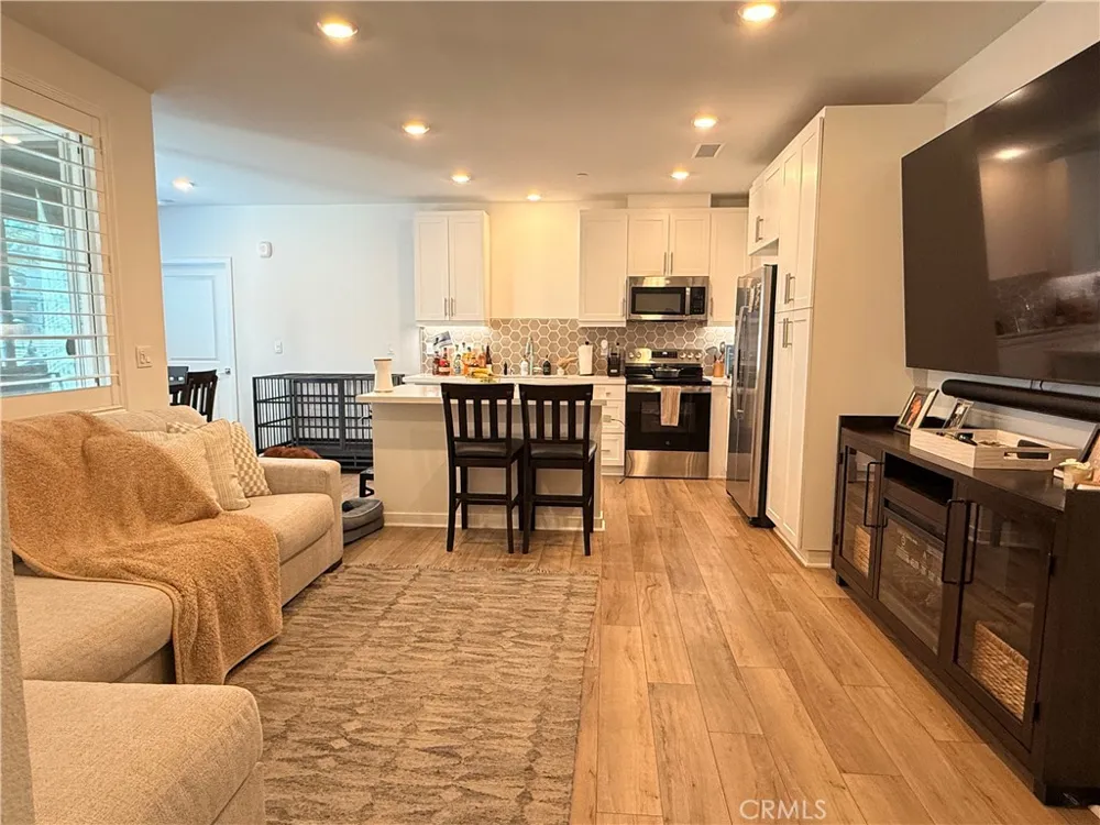 6123 Valentina way Eastvale, CA 92880