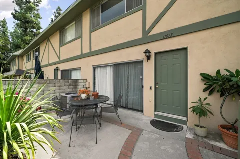 1107 W Francis Street #F