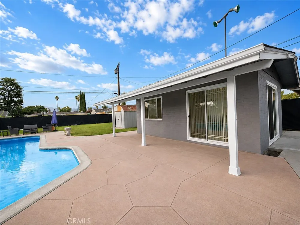 1437 E Vine West Covina, CA 91791
