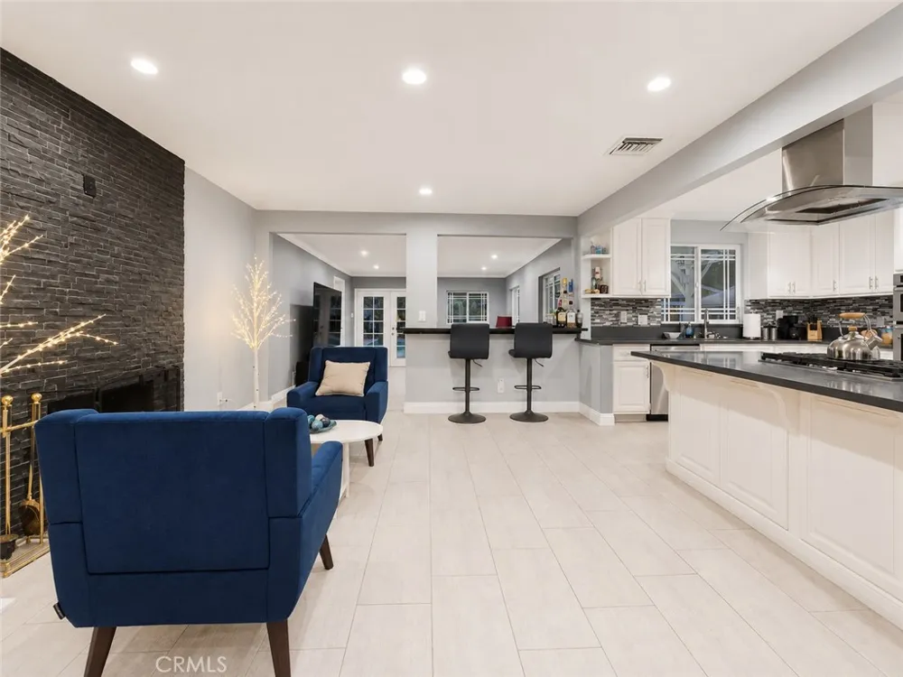 1437 E Vine West Covina, CA 91791
