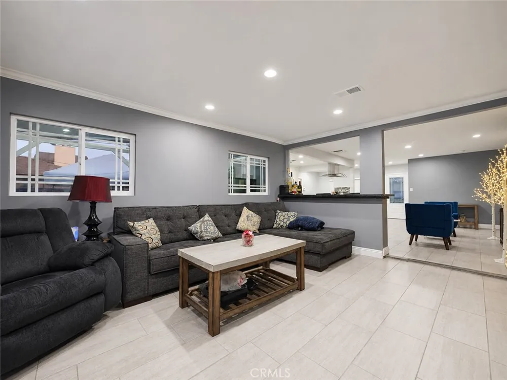 1437 E Vine West Covina, CA 91791