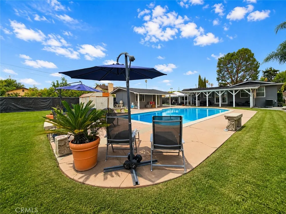1437 E Vine West Covina, CA 91791
