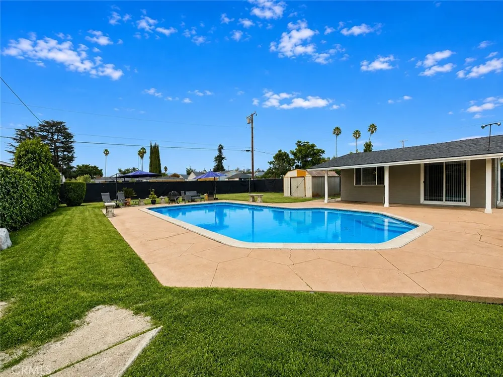 1437 E Vine West Covina, CA 91791