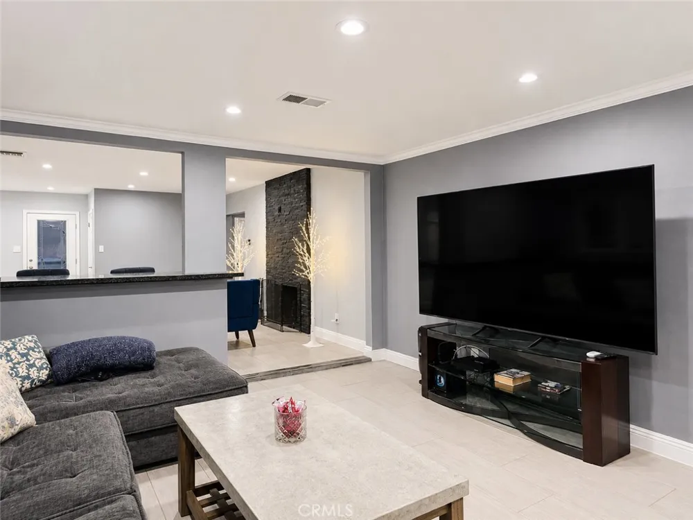1437 E Vine West Covina, CA 91791