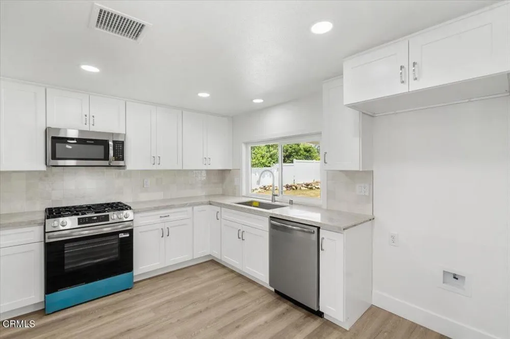 554 Dorena Drive Newbury Park, CA 91320
