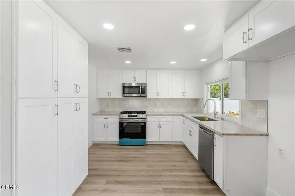 554 Dorena Drive Newbury Park, CA 91320