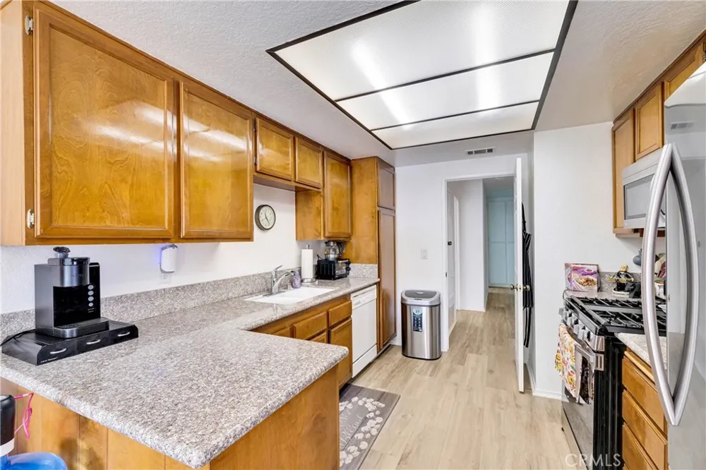 37050 Jenna Lane Palmdale, CA 93550
