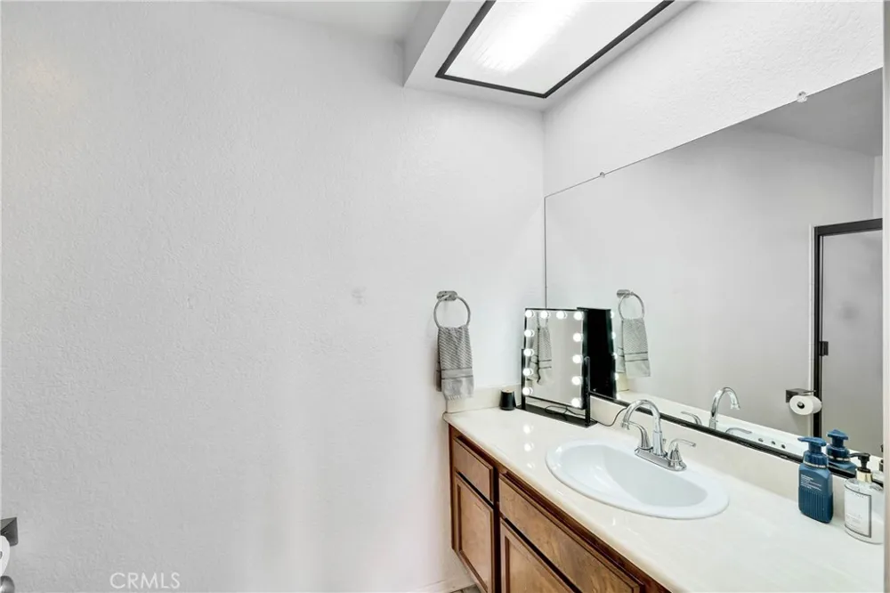 37050 Jenna Lane Palmdale, CA 93550
