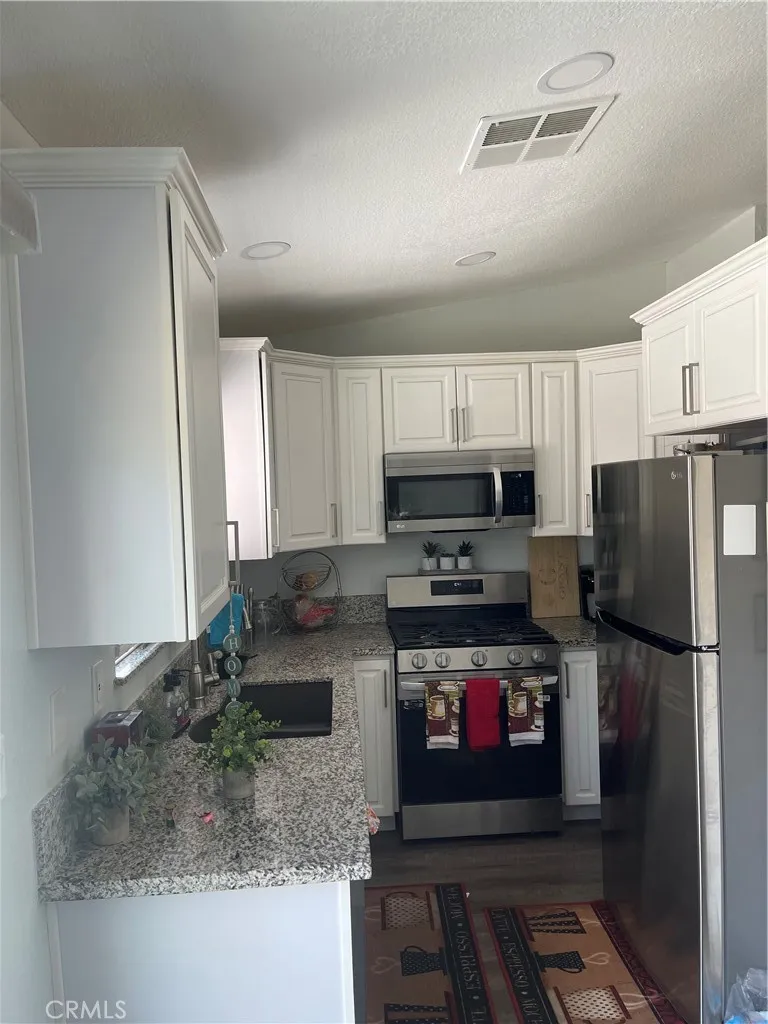 10800 Gates Adelanto, CA 92301