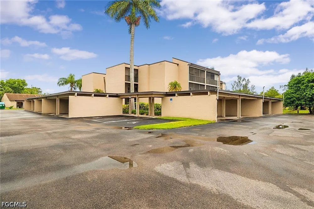 Shorewood Lane #206 Fort Myers, FL 33907