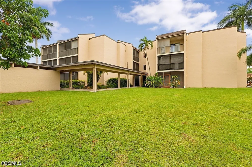 Shorewood Lane #206 Fort Myers, FL 33907