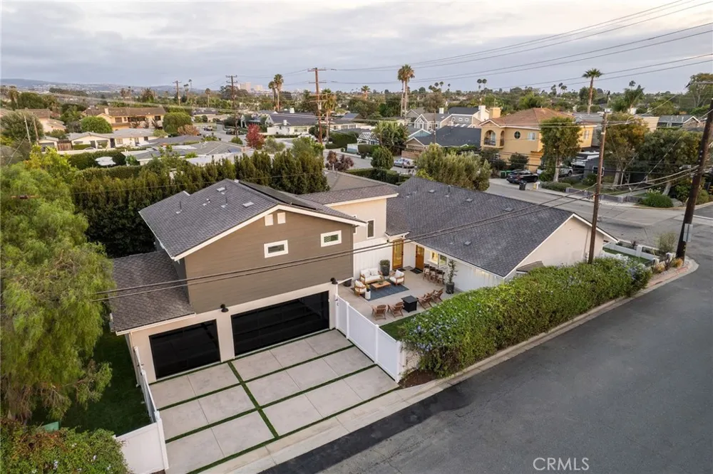 226 Santa Isabel Ave Costa Mesa, CA 92627