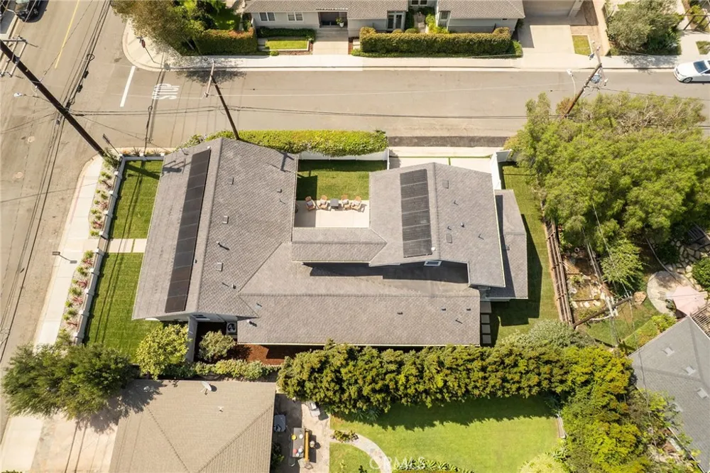 226 Santa Isabel Ave Costa Mesa, CA 92627