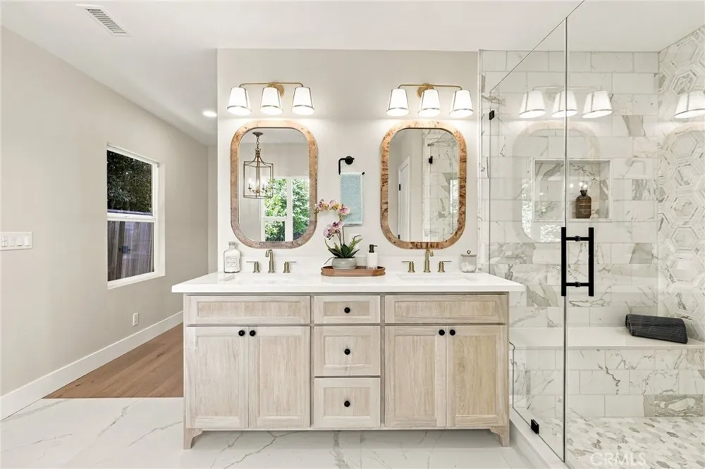 226 Santa Isabel Ave Costa Mesa, CA 92627