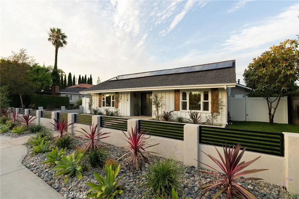 226 Santa Isabel Ave Costa Mesa, CA 92627