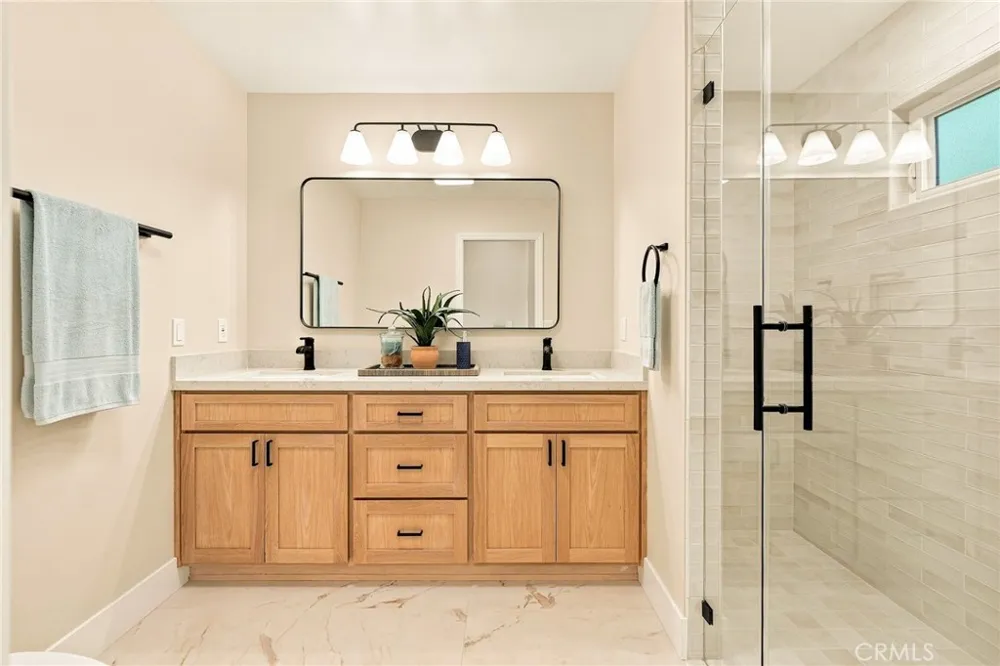 226 Santa Isabel Ave Costa Mesa, CA 92627