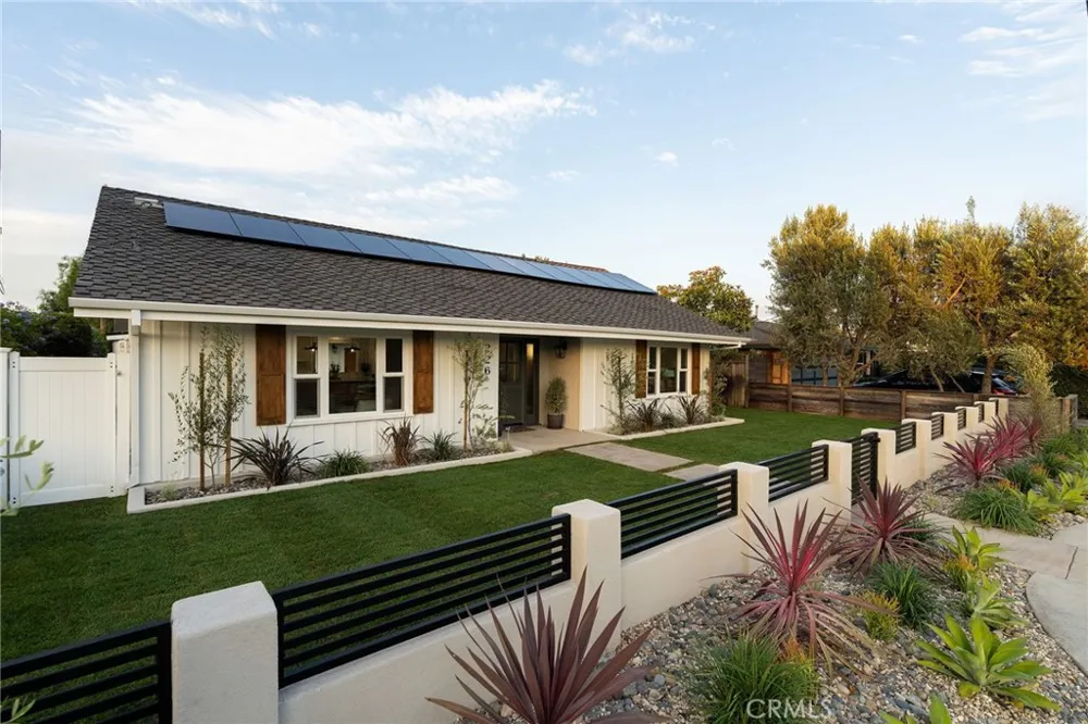 226 Santa Isabel Ave Costa Mesa, CA 92627