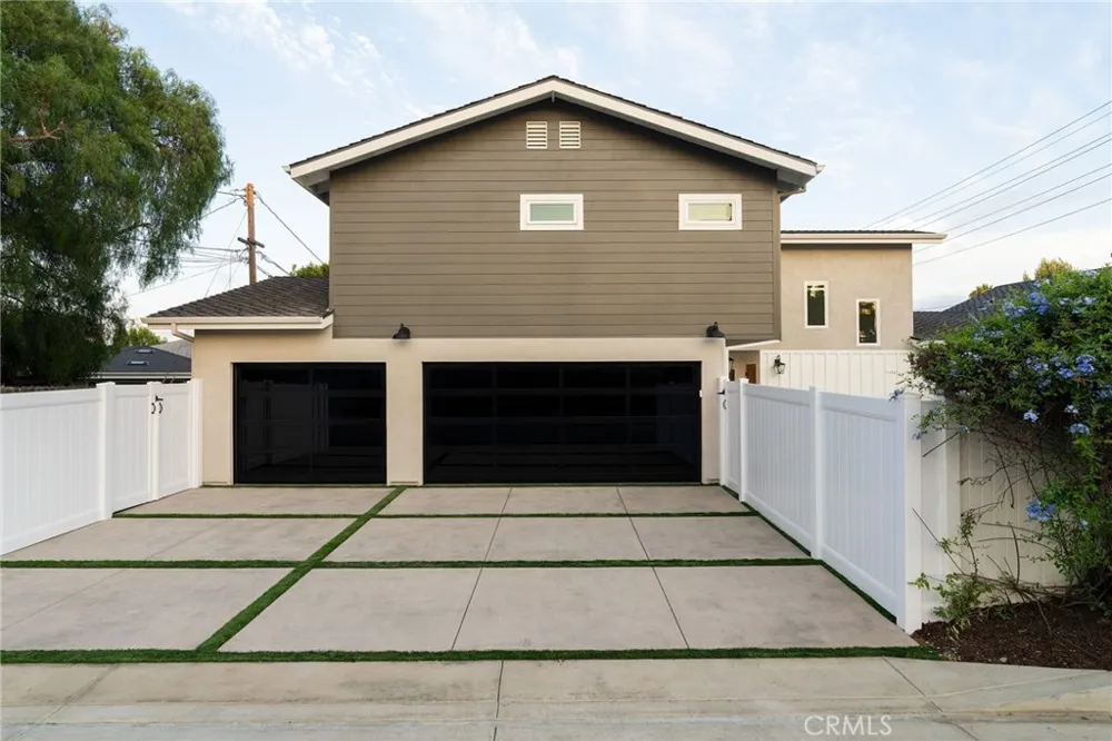 226 Santa Isabel Ave Costa Mesa, CA 92627