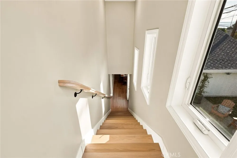 226 Santa Isabel Ave Costa Mesa, CA 92627