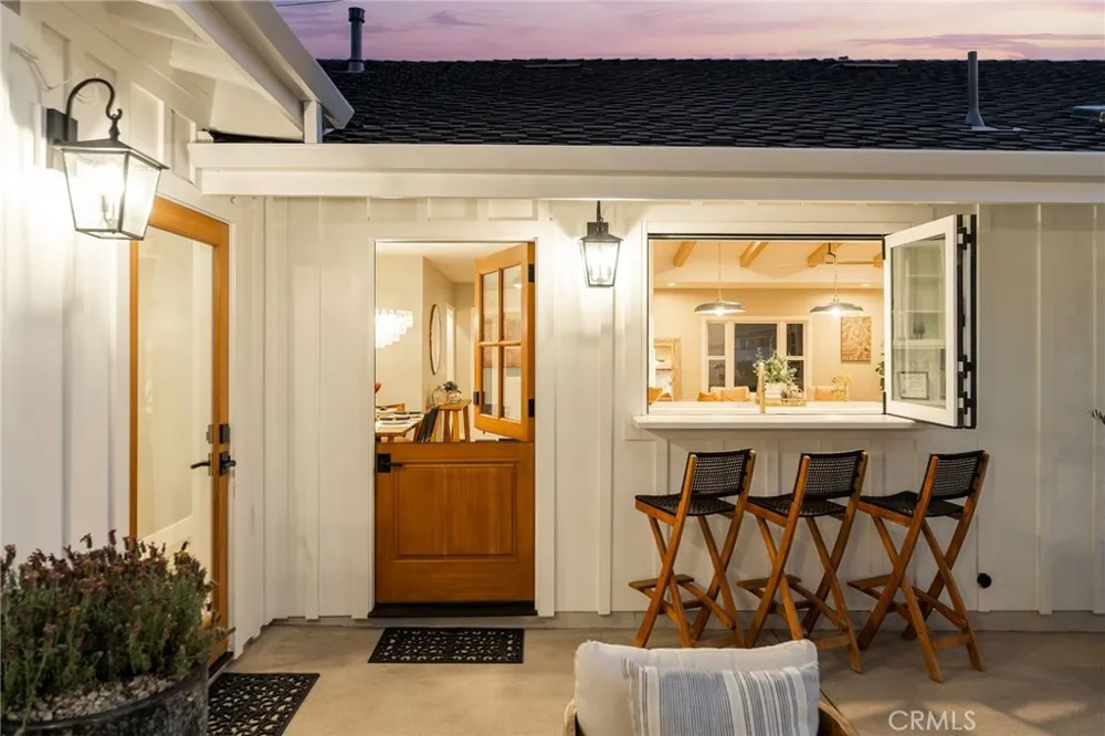 226 Santa Isabel Ave Costa Mesa, CA 92627