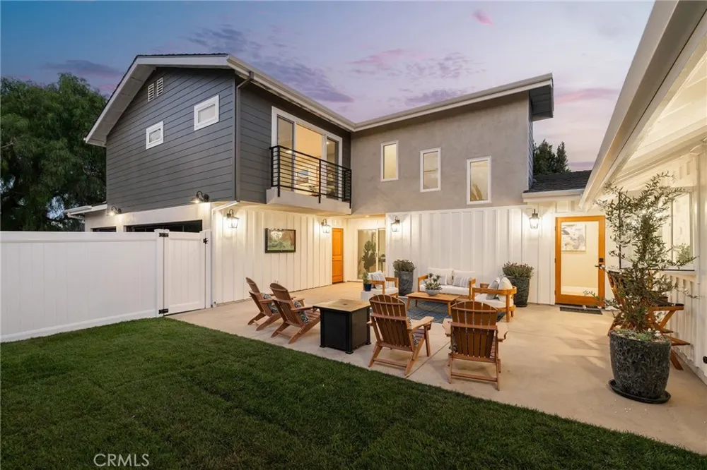 226 Santa Isabel Ave Costa Mesa, CA 92627