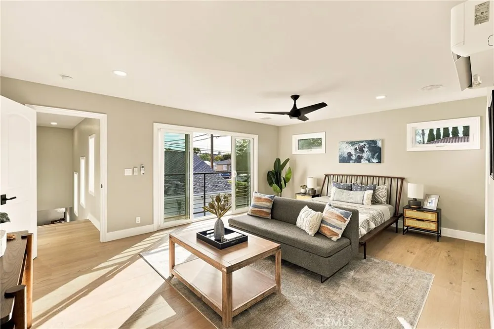 226 Santa Isabel Ave Costa Mesa, CA 92627