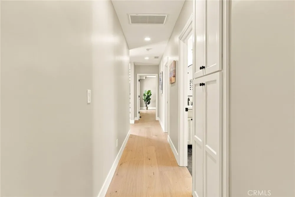 226 Santa Isabel Ave Costa Mesa, CA 92627