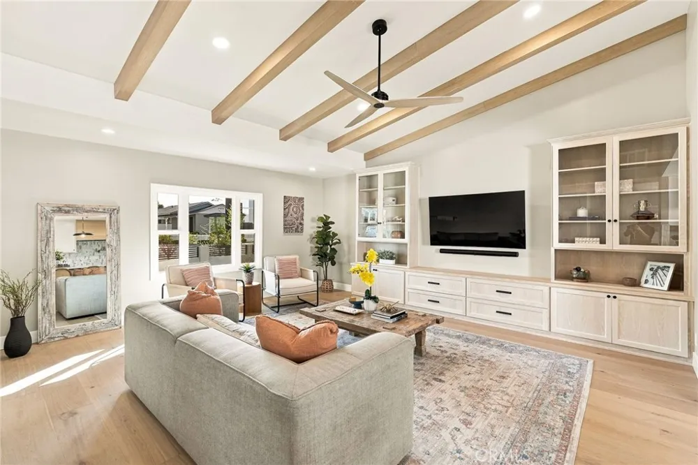 226 Santa Isabel Ave Costa Mesa, CA 92627