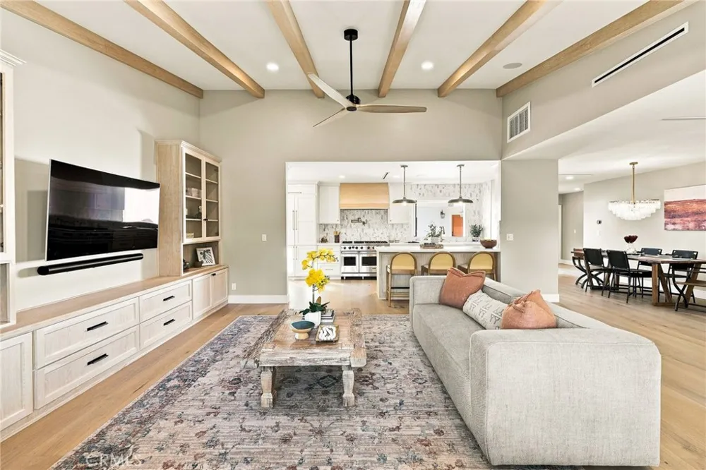 226 Santa Isabel Ave Costa Mesa, CA 92627
