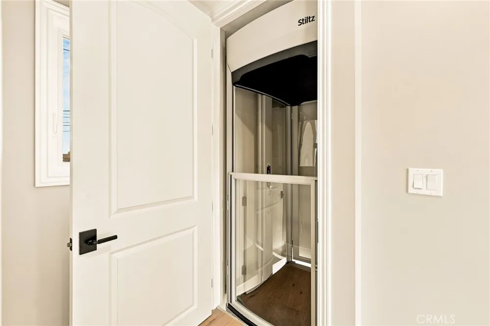 226 Santa Isabel Ave Costa Mesa, CA 92627