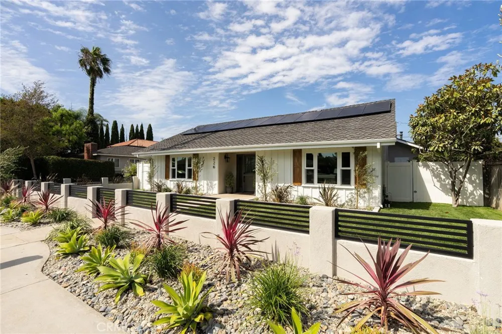226 Santa Isabel Ave Costa Mesa, CA 92627
