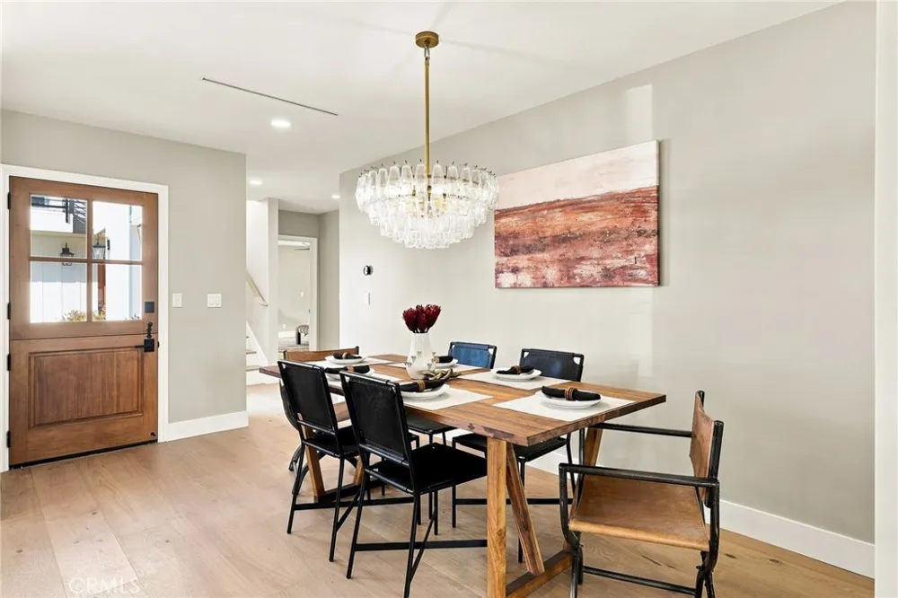 226 Santa Isabel Ave Costa Mesa, CA 92627