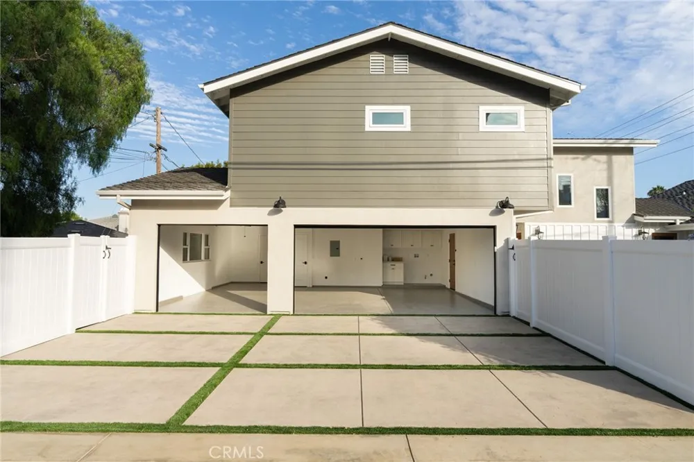 226 Santa Isabel Ave Costa Mesa, CA 92627