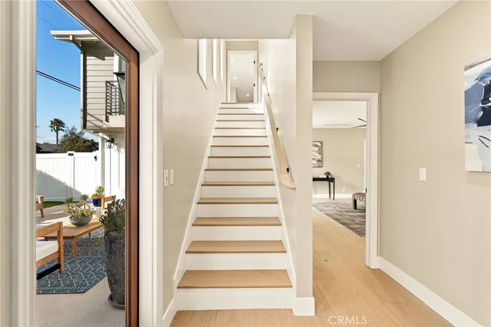 226 Santa Isabel Ave Costa Mesa, CA 92627