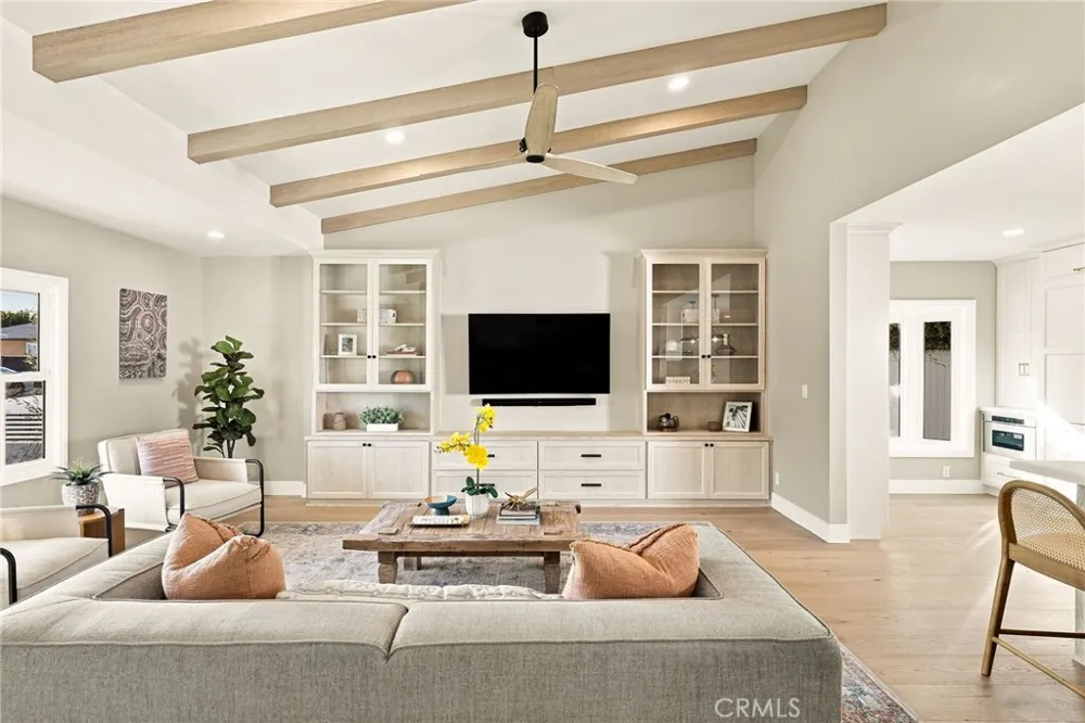 226 Santa Isabel Ave Costa Mesa, CA 92627
