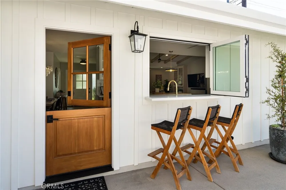 226 Santa Isabel Ave Costa Mesa, CA 92627