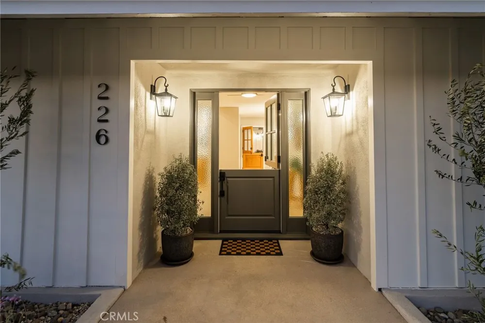 226 Santa Isabel Ave Costa Mesa, CA 92627