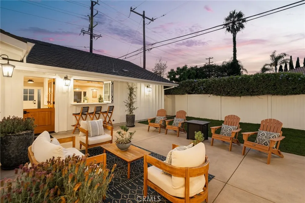 226 Santa Isabel Ave Costa Mesa, CA 92627