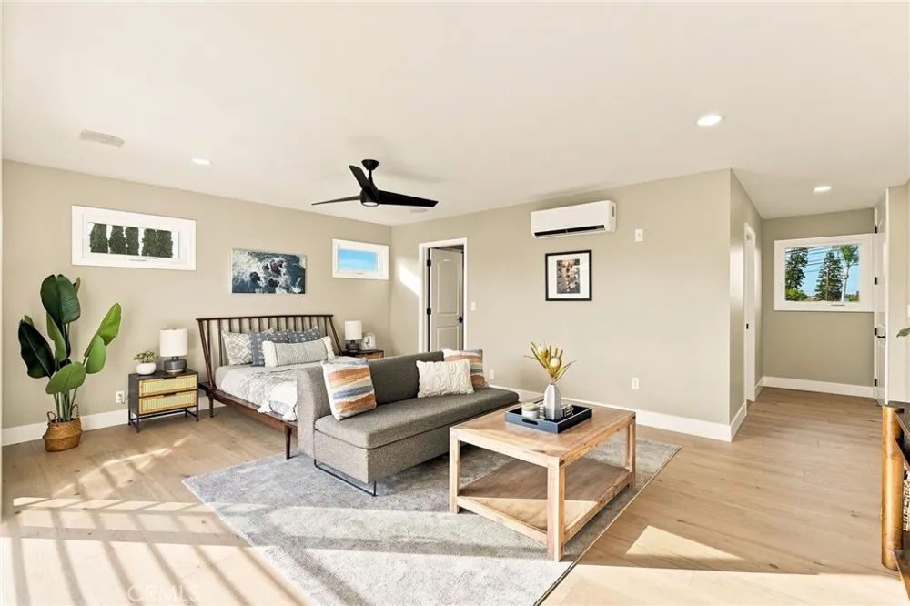 226 Santa Isabel Ave Costa Mesa, CA 92627