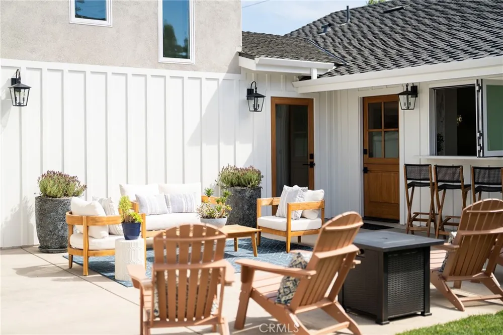 226 Santa Isabel Ave Costa Mesa, CA 92627