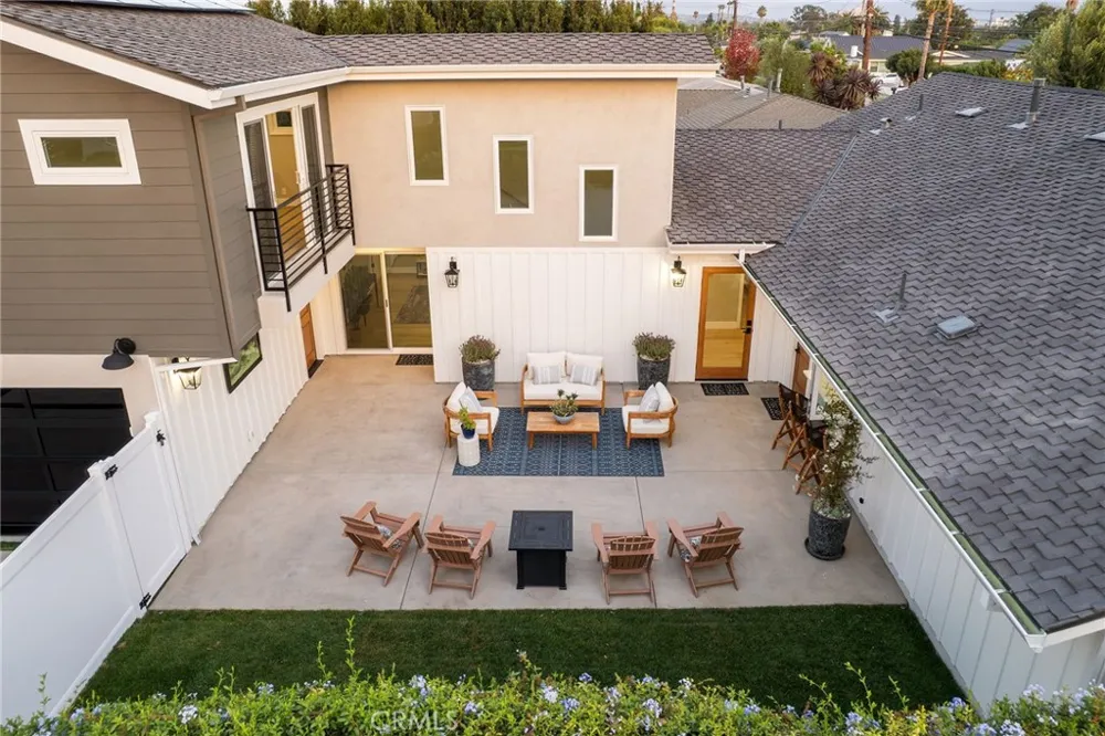226 Santa Isabel Ave Costa Mesa, CA 92627