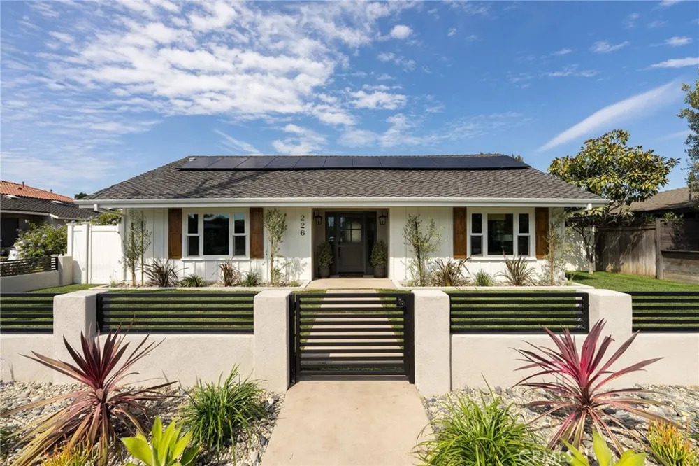 226 Santa Isabel Ave Costa Mesa, CA 92627