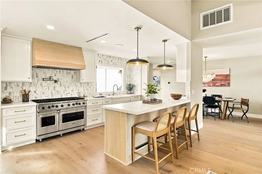 226 Santa Isabel Ave Costa Mesa, CA 92627