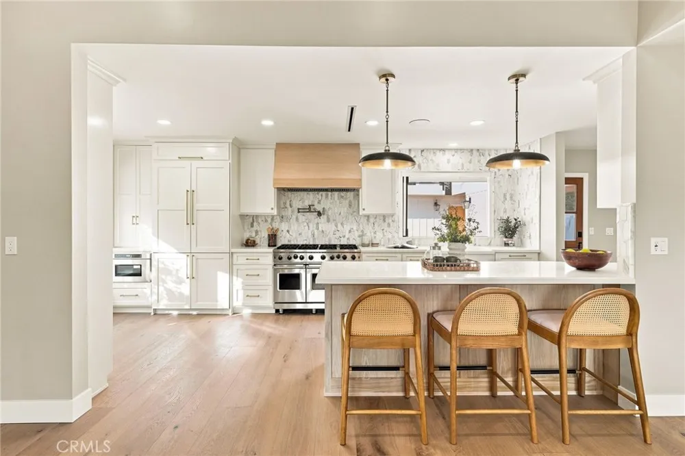 226 Santa Isabel Ave Costa Mesa, CA 92627