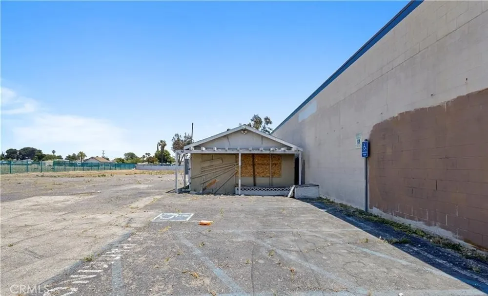 9491 Sierra Avenue Fontana, CA 92335