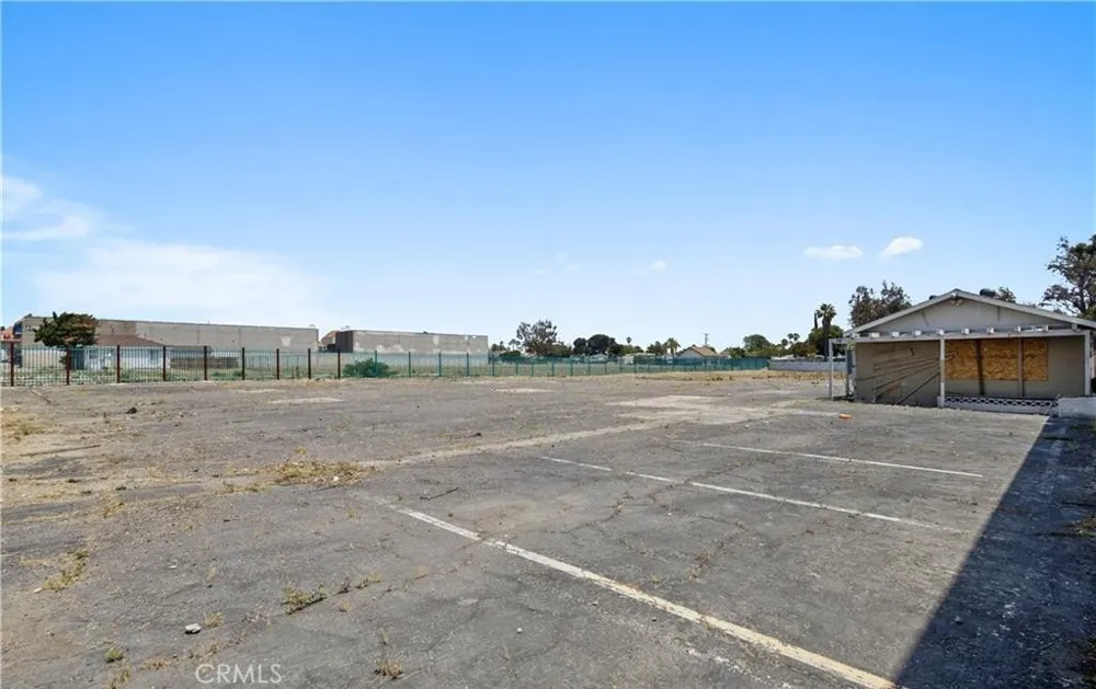 9491 Sierra Avenue Fontana, CA 92335