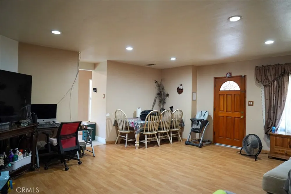 10239 Garfield South Gate, CA 90280