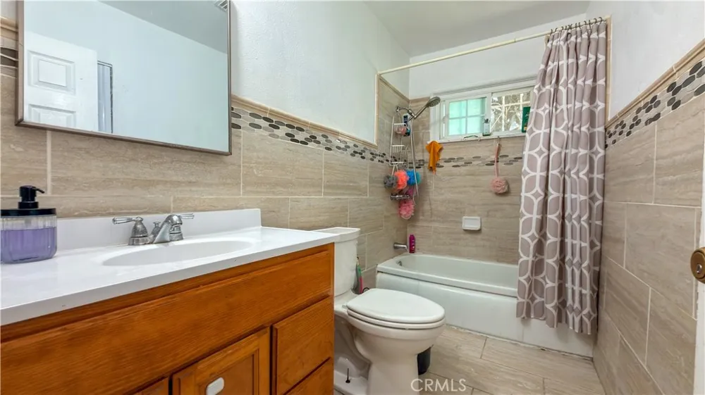 10239 Garfield South Gate, CA 90280